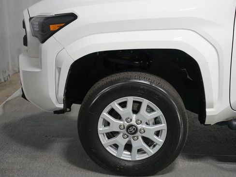 Certified 2024 Toyota Tacoma SR AWD/4WD image 5
