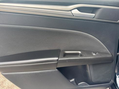 Used 2020 Ford Fusion SE FWD image 26