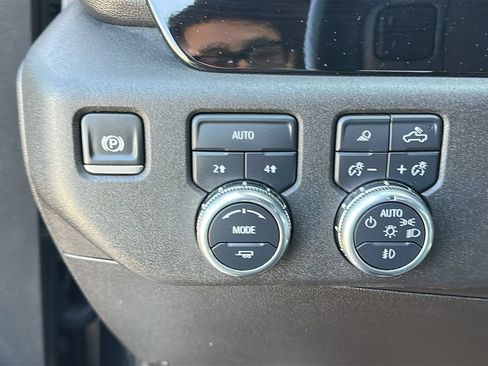 Used 2025 GMC Sierra 1500 SLT AWD/4WD image 22