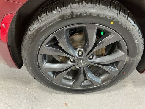 Used 2020 Chrysler Pacifica Touring-L image 5