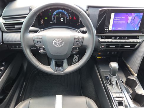 Used 2025 Toyota Camry SE FWD image 12