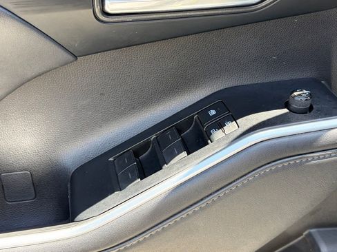 Used 2020 Toyota Highlander XLE FWD image 5