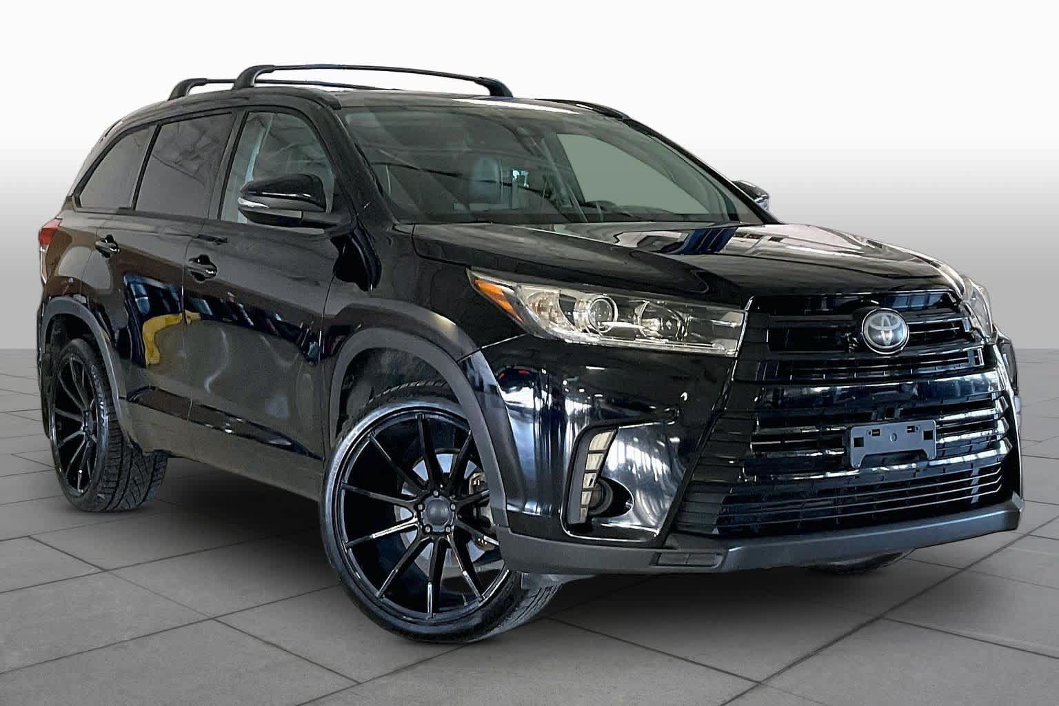 Used 2017 Toyota Highlander Limited AWD/4WD image 2