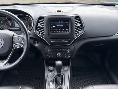 Certified 2021 Jeep Cherokee Latitude Plus AWD/4WD image 12