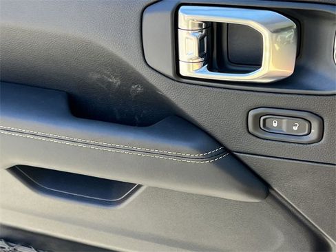 New 2025 Jeep Gladiator Sport image 27