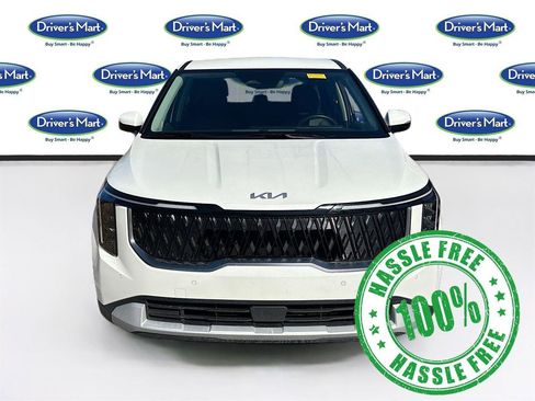 Used 2025 Kia Carnival image 2