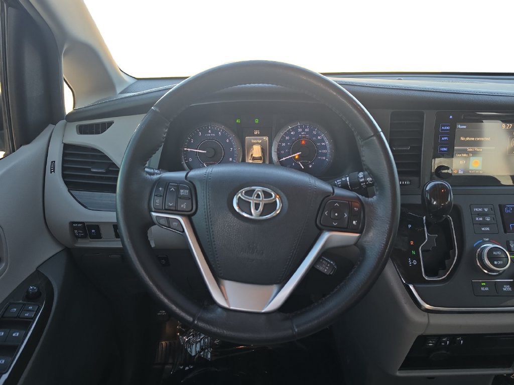 Used 2017 Toyota Sienna XLE FWD image 12