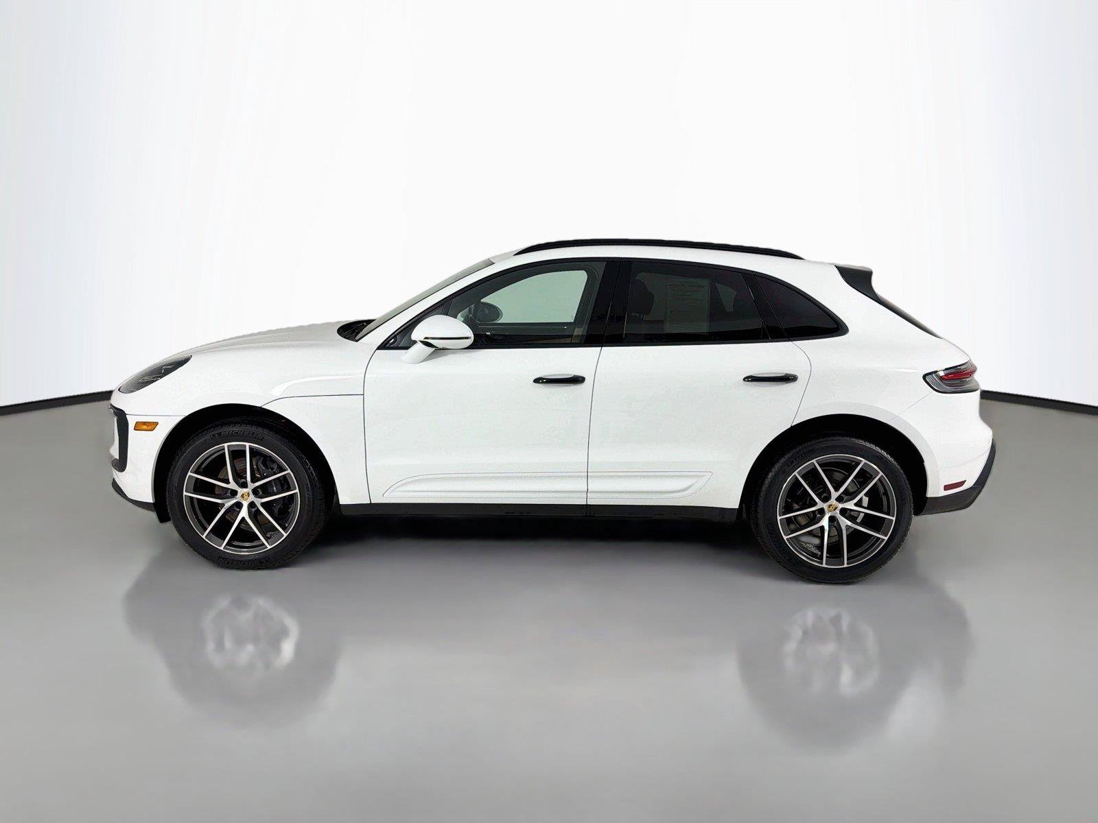 Certified 2023 Porsche Macan AWD/4WD image 2
