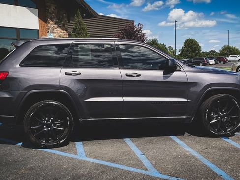 Used 2020 Jeep Grand Cherokee Altitude AWD/4WD image 30