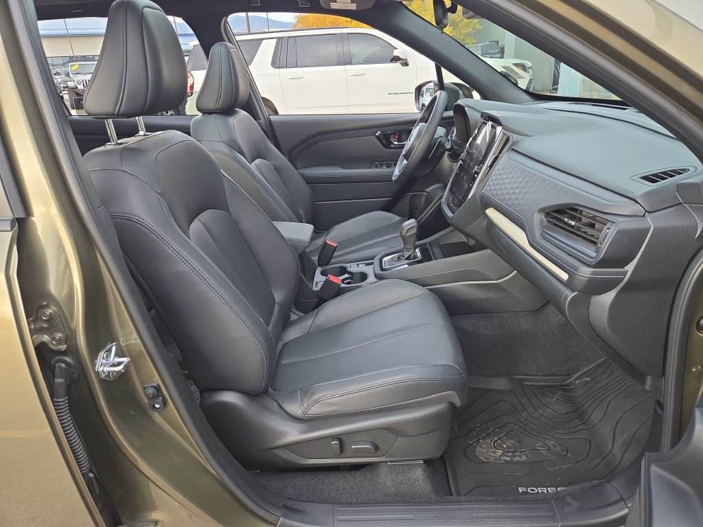 Used 2025 Subaru Forester Limited AWD/4WD image 17