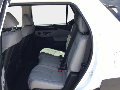 Used 2023 Honda Pilot Touring image 8