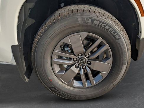 New 2025 Nissan Frontier SV w/ SV Convenience Package image 10