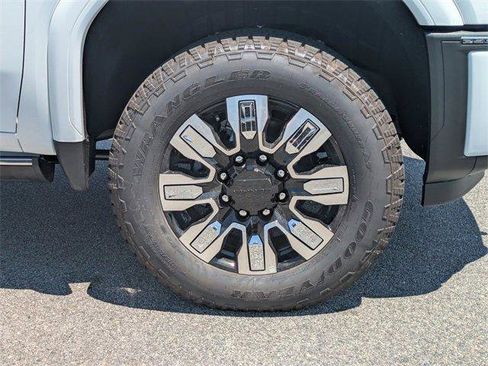 New 2025 GMC Sierra 2500 Denali w/ Denali Reserve Package image 13