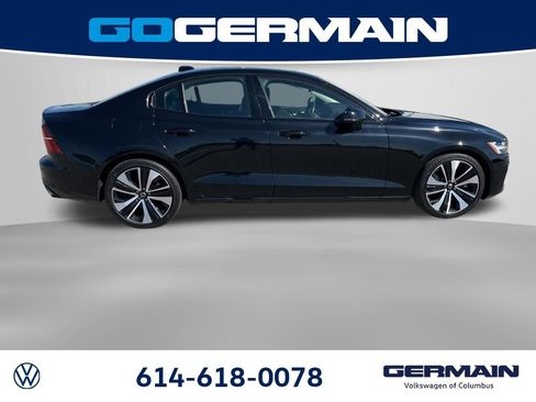 Used 2022 Volvo S60 B5 Momentum w/ Climate Package FWD image 10