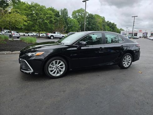 Used 2023 Toyota Camry LE AWD/4WD image 3