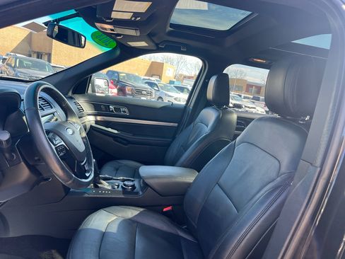Used 2018 Ford Explorer XLT w/ Equipment Group 202A AWD/4WD image 9