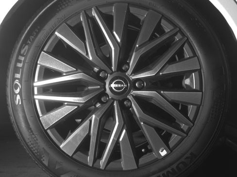 Used 2025 Nissan Altima 2.5 SV FWD image 15