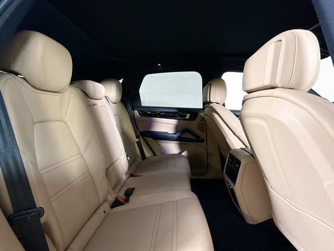 Certified 2023 Porsche Cayenne AWD/4WD image 19
