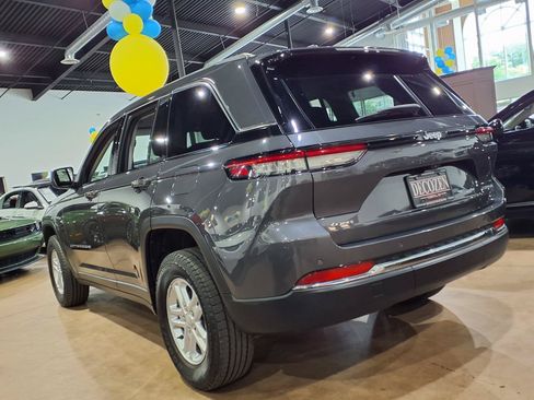 Used 2023 Jeep Grand Cherokee Laredo w/ Luxury Tech Group I AWD/4WD image 4