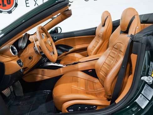 Used 2016 Ferrari California T RWD image 9