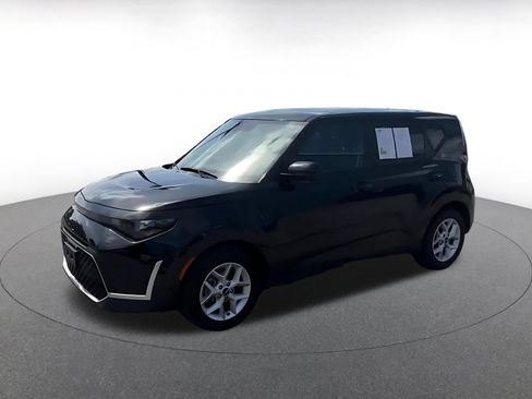 Used 2025 Kia Soul LX w/ LX Technology Package FWD image 6