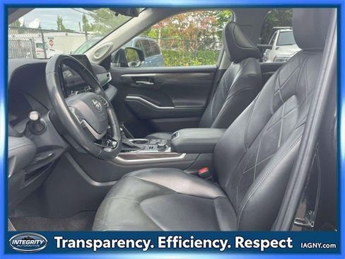 Used 2023 Toyota Highlander Platinum image 16