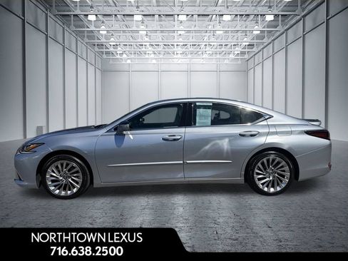 Used 2024 Lexus ES 300h w/ Premium Package FWD image 3
