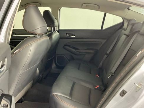 Used 2025 Nissan Altima 2.5 SR FWD image 13