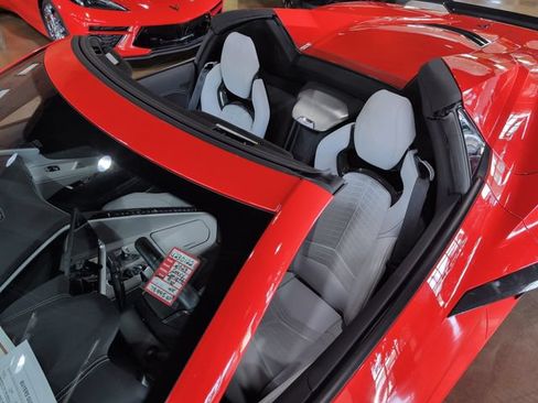 Used 2023 Chevrolet Corvette Stingray Preferred Conv w/ Z51 Performance Package RWD image 4