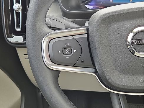 New 2026 Volvo XC40 B5 Plus w/ Protection Package Premier AWD/4WD image 19