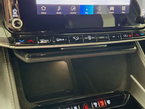 Used 2024 Jeep Wagoneer 4WD w/ Convenience Group I image 9