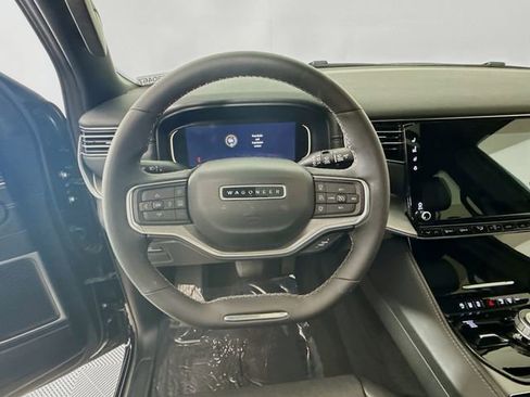 Used 2024 Jeep Wagoneer Series II image 11