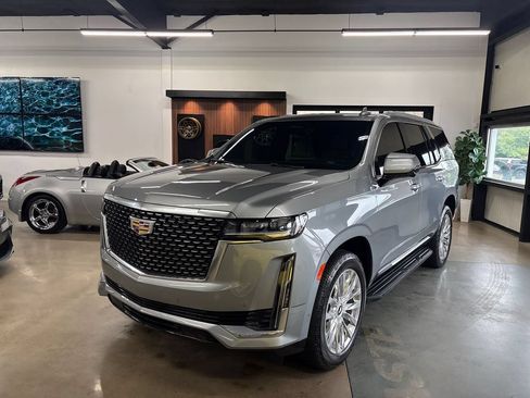 Used 2023 Cadillac Escalade Premium Luxury w/ Performance Package AWD/4WD image 2