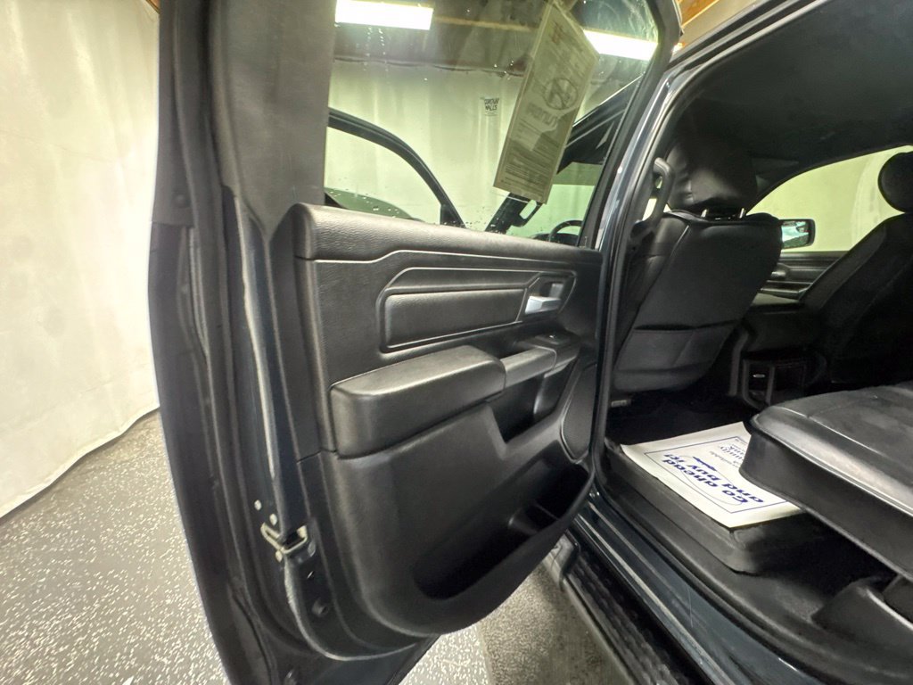 Used 2025 RAM 1500 Warlock AWD/4WD image 34