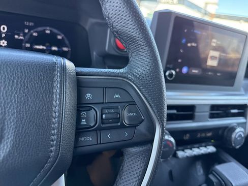 Used 2025 Toyota Tacoma TRD Sport AWD/4WD image 15