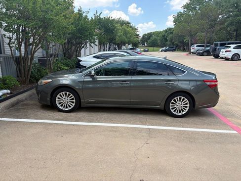 Used 2013 Toyota Avalon Limited w/ Technology Pkg FWD image 10