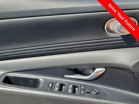 Used 2025 Hyundai Elantra SEL FWD image 17