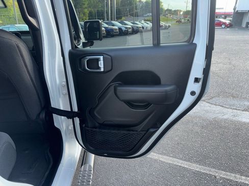 Used 2025 Jeep Gladiator Sport image 38