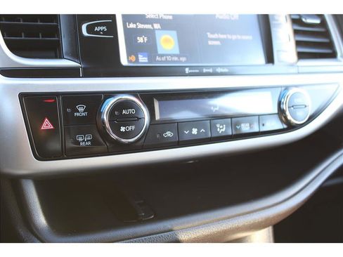 Used 2017 Toyota Highlander SE image 25
