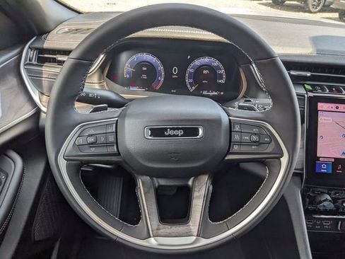 New 2025 Jeep Grand Cherokee Limited image 16