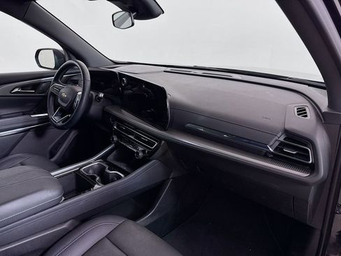 Used 2025 Chevrolet Traverse LT image 30