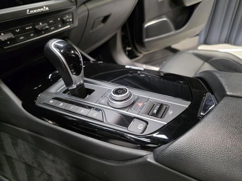 Used 2018 Maserati Levante GranSport image 28