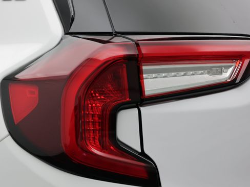 Used 2024 GMC Terrain SLE w/ Driver Convenience Package FWD image 15