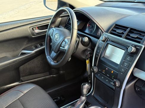 Used 2016 Toyota Camry SE image 33