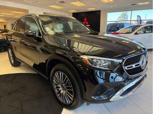 Used 2024 Mercedes-Benz GLC 300 4MATIC image 3