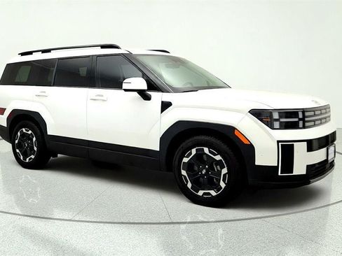Used 2025 Hyundai Santa Fe SEL FWD image 3