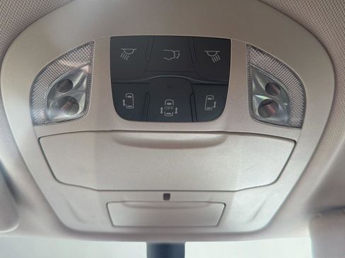 Used 2024 Chrysler Voyager LX image 23