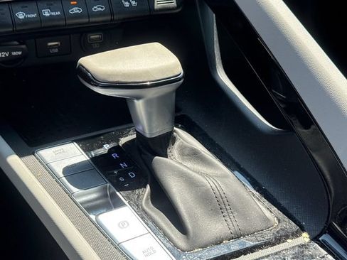 Used 2023 Hyundai Elantra Limited FWD image 15