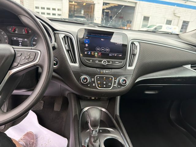 Used 2023 Chevrolet Malibu LT FWD image 17
