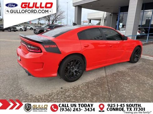 Used 2017 Dodge Charger R/T image 2
